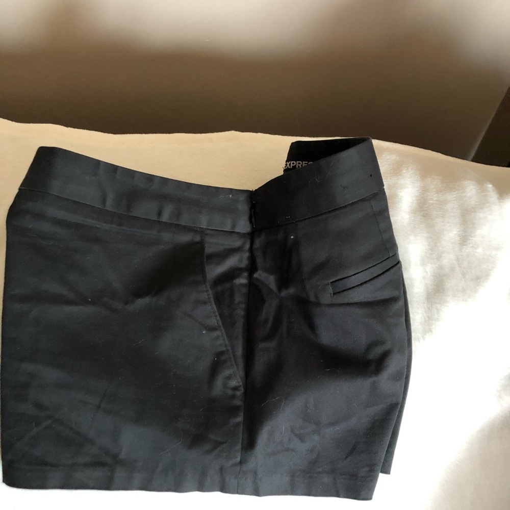 Express Shorts - Picture 2 of 2